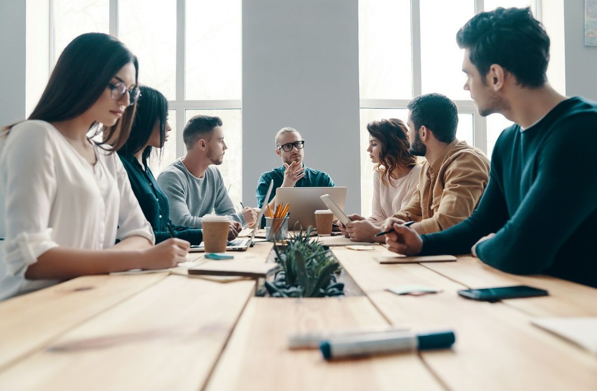 Jak consulting dla firm pomaga w dostosowaniu się do regulacji prawnych?